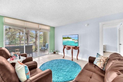 Condo in Lauderdale Lakes, Florida, 2 bedrooms  № 1861398 - photo 5