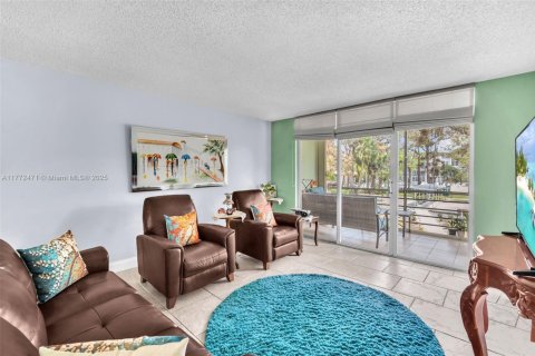 Condo in Lauderdale Lakes, Florida, 2 bedrooms  № 1861398 - photo 7