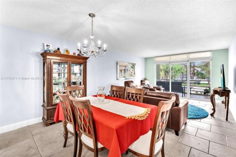 Condo in Lauderdale Lakes, Florida, 2 bedrooms  № 1861398 - photo 14