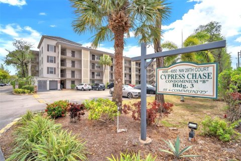 Condo in Lauderdale Lakes, Florida, 2 bedrooms  № 1861398 - photo 3