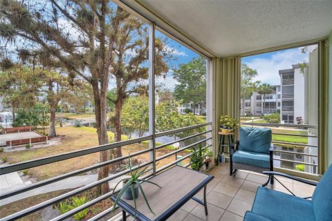 Condo in Lauderdale Lakes, Florida, 2 bedrooms  № 1861398 - photo 1