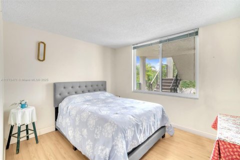 Condo in Lauderdale Lakes, Florida, 2 bedrooms  № 1861398 - photo 19