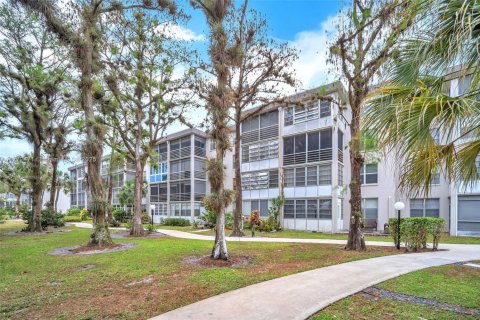 Condo in Lauderdale Lakes, Florida, 2 bedrooms  № 1861398 - photo 27