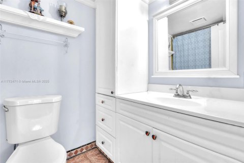 Condo in Lauderdale Lakes, Florida, 2 bedrooms  № 1861398 - photo 18