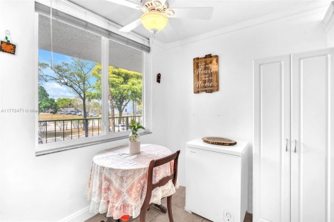 Condo in Lauderdale Lakes, Florida, 2 bedrooms  № 1861398 - photo 12