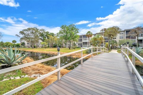 Condo in Lauderdale Lakes, Florida, 2 bedrooms  № 1861398 - photo 24