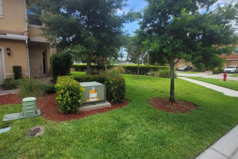 Снять в аренду таунхаус в Лейк-Уорт, Флорида 3 спальни, 150.69м2, № 1187242 - фото 1