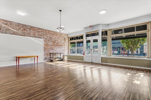 Propiedad comercial en alquiler en Alachua, Florida, 179.86 m2 № 2218915 - foto 3