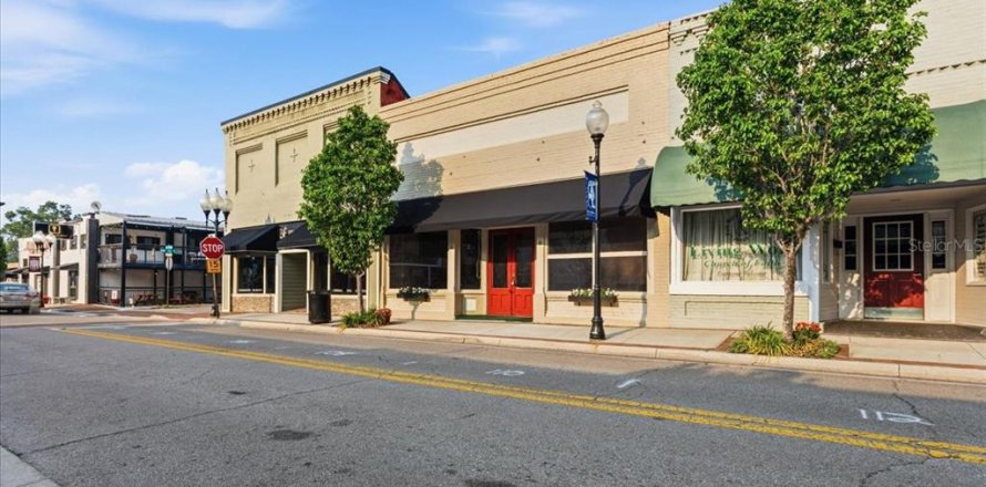 Propiedad comercial en Alachua, Florida 179.86 m2 № 2218915