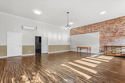 Propiedad comercial en alquiler en Alachua, Florida, 179.86 m2 № 2218915 - foto 2