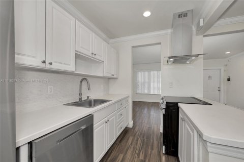 Casa en venta en Fort Lauderdale, Florida, 3 dormitorios, 123.1 m2 № 1770816 - foto 1