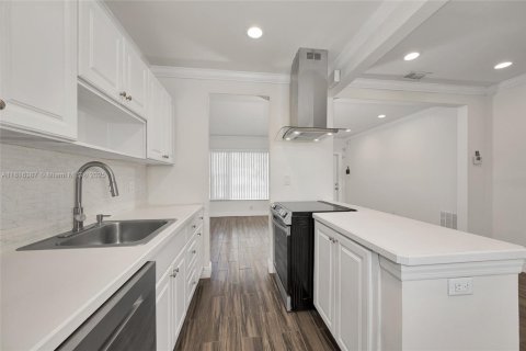 Casa en venta en Fort Lauderdale, Florida, 3 dormitorios, 123.1 m2 № 1770816 - foto 2