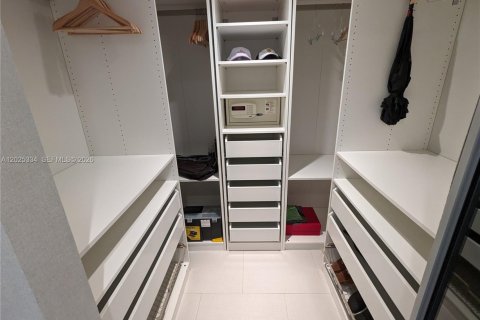 Condominio en alquiler en Miami, Florida, 1 dormitorio, 73.49 m2 № 2257429 - foto 11