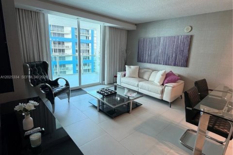 Condominio en alquiler en Miami, Florida, 1 dormitorio, 73.49 m2 № 2257429 - foto 2