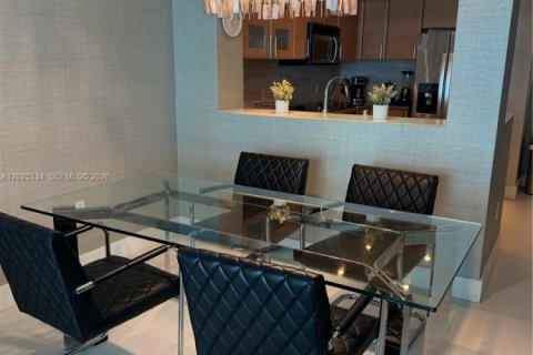 Condominio en alquiler en Miami, Florida, 1 dormitorio, 73.49 m2 № 2257429 - foto 5