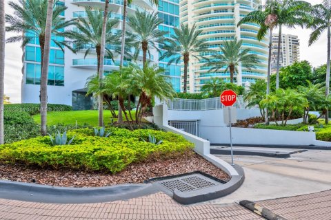 Condominio en alquiler en Miami, Florida, 1 dormitorio, 73.49 m2 № 2257429 - foto 16