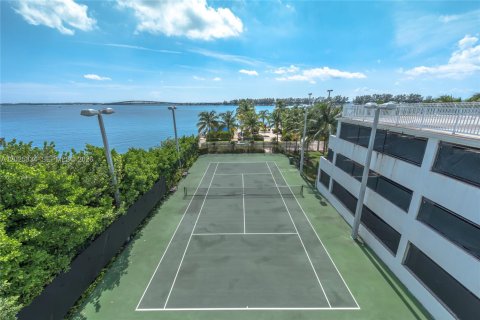 Condominio en alquiler en Miami, Florida, 1 dormitorio, 73.49 m2 № 2257429 - foto 18