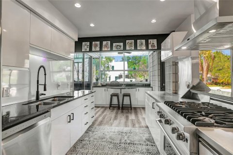 Villa ou maison à vendre à Tampa, Floride: 4 chambres, 305.46 m2 № 2140438 - photo 28