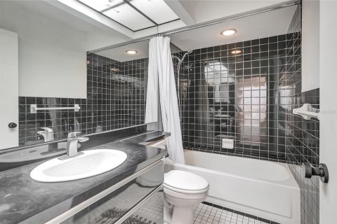 Villa ou maison à vendre à Tampa, Floride: 4 chambres, 305.46 m2 № 2140438 - photo 22
