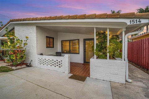 House in Hollywood, Florida 4 bedrooms № 2243173 - photo 5