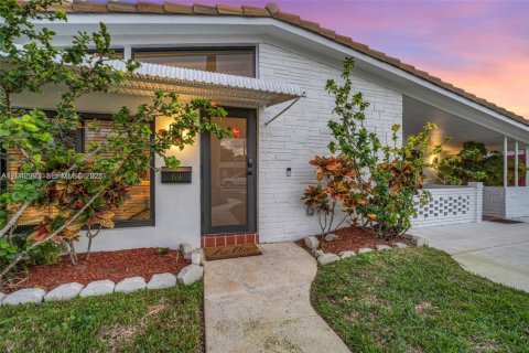 House in Hollywood, Florida 4 bedrooms № 2243173 - photo 4