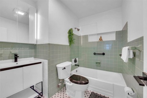 House in Hollywood, Florida 4 bedrooms № 2243173 - photo 27