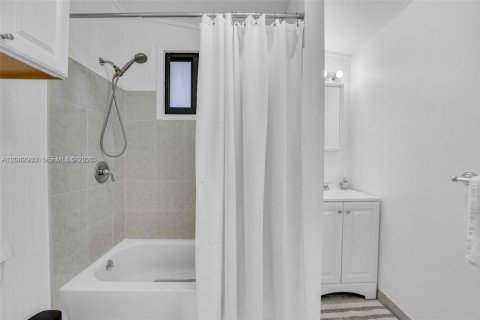 House in Hollywood, Florida 4 bedrooms № 2243173 - photo 24