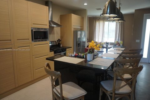 Casa en venta en Kissimmee, Florida, 4 dormitorios № 1698459 - foto 4