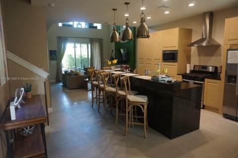 Casa en venta en Kissimmee, Florida, 4 dormitorios № 1698459 - foto 1