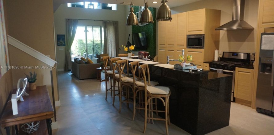 Casa en Kissimmee, Florida 4 dormitorios № 1698459