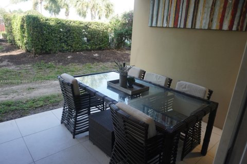 Casa en venta en Kissimmee, Florida, 4 dormitorios № 1698459 - foto 8