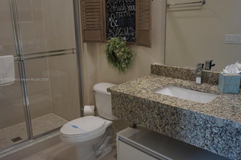 Casa en venta en Kissimmee, Florida, 4 dormitorios № 1698459 - foto 13