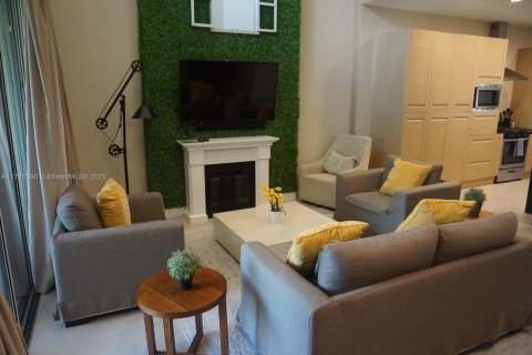 Casa en venta en Kissimmee, Florida, 4 dormitorios № 1698459 - foto 2