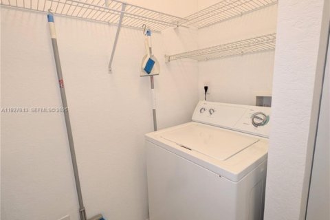 Купить кондоминиум в Лейк-Уорт, Флорида 3 спальни, 127.55м2, № 1989873 - фото 16