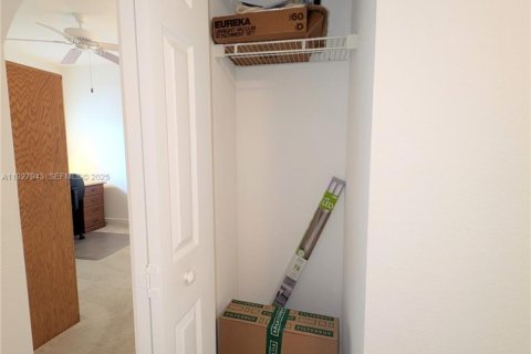 Купить кондоминиум в Лейк-Уорт, Флорида 3 спальни, 127.55м2, № 1989873 - фото 28