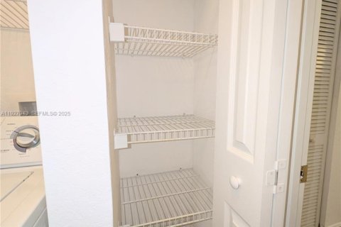 Купить кондоминиум в Лейк-Уорт, Флорида 3 спальни, 127.55м2, № 1989873 - фото 17