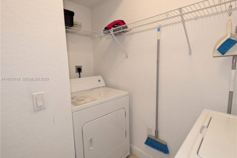 Купить кондоминиум в Лейк-Уорт, Флорида 3 спальни, 127.55м2, № 1989873 - фото 15