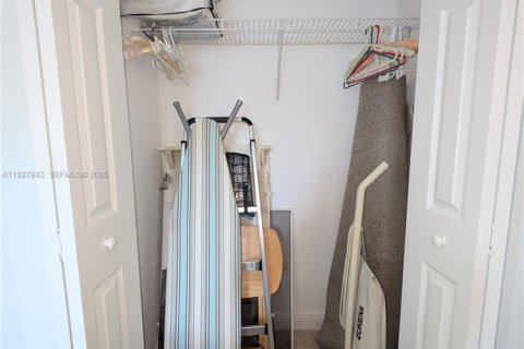 Купить кондоминиум в Лейк-Уорт, Флорида 3 спальни, 127.55м2, № 1989873 - фото 13