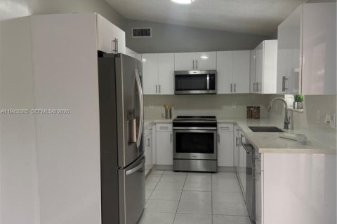 Casa en venta en Homestead, Florida, 4 dormitorios, 134.62 m2 № 2001928 - foto 3