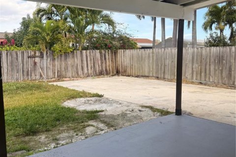 House in Homestead, Florida 4 bedrooms, 134.62 sq.m. № 2001928 - photo 15