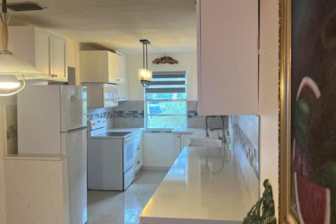 Villa ou maison à louer à West Palm Beach, Floride: 2 chambres, 96.25 m2 № 1208114 - photo 1