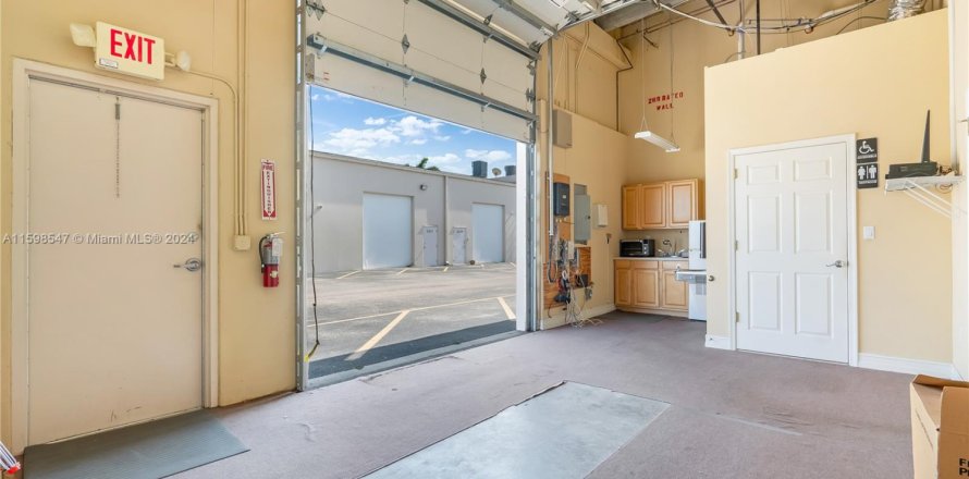 Immobilier commercial à Boynton Beach, Floride № 1207460