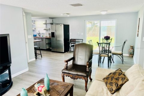 Villa ou maison à louer à Holiday, Floride: 2 chambres, 79.99 m2 № 2155574 - photo 5