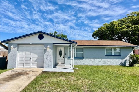 Villa ou maison à Holiday, Floride 2 chambres, 79.99 m2 № 2155574