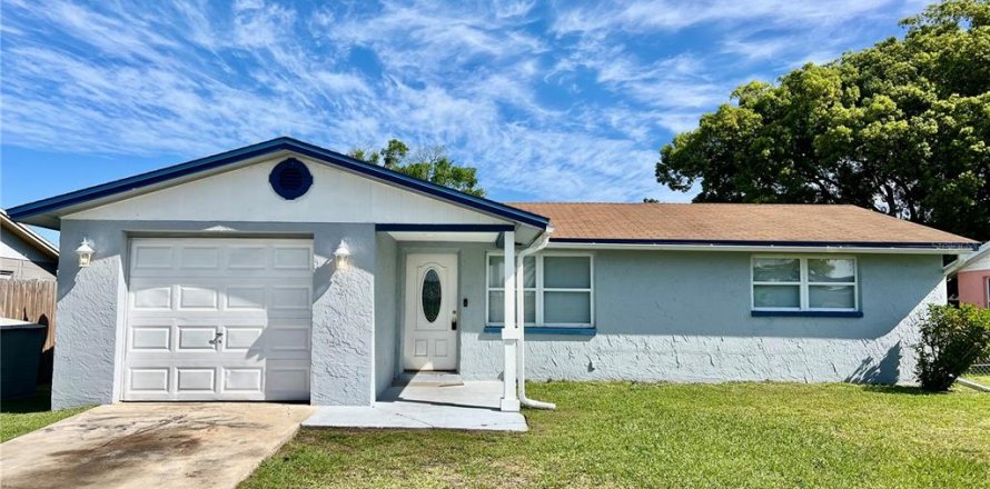Villa ou maison à Holiday, Floride 2 chambres, 79.99 m2 № 2155574