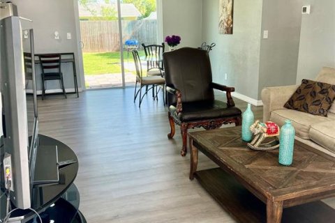 Villa ou maison à louer à Holiday, Floride: 2 chambres, 79.99 m2 № 2155574 - photo 3