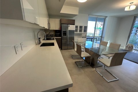 Condominio en alquiler en Miami, Florida, 2 dormitorios, 95.04 m2 № 2029268 - foto 3