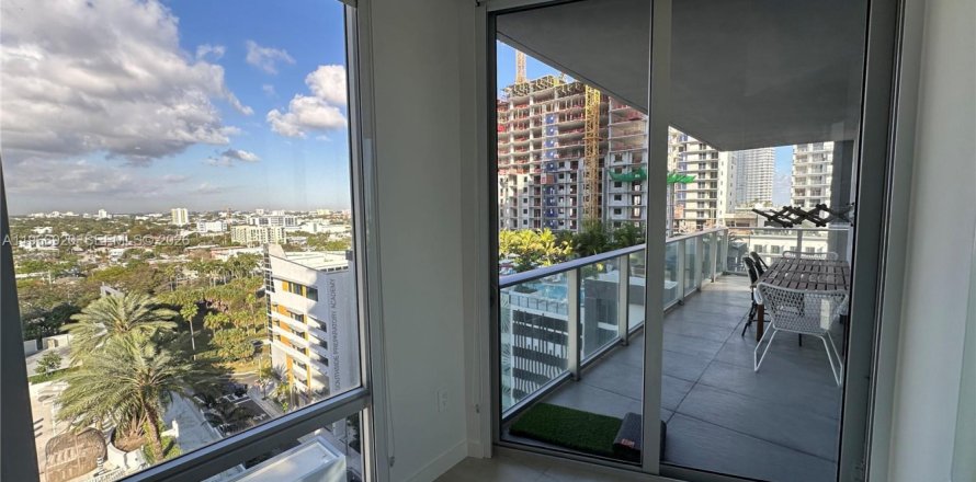 Condominio en Miami, Florida, 2 dormitorios  № 2029268