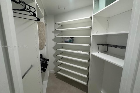 Condominio en alquiler en Miami, Florida, 2 dormitorios, 95.04 m2 № 2029268 - foto 9
