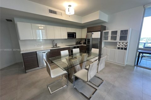 Condominio en alquiler en Miami, Florida, 2 dormitorios, 95.04 m2 № 2029268 - foto 2